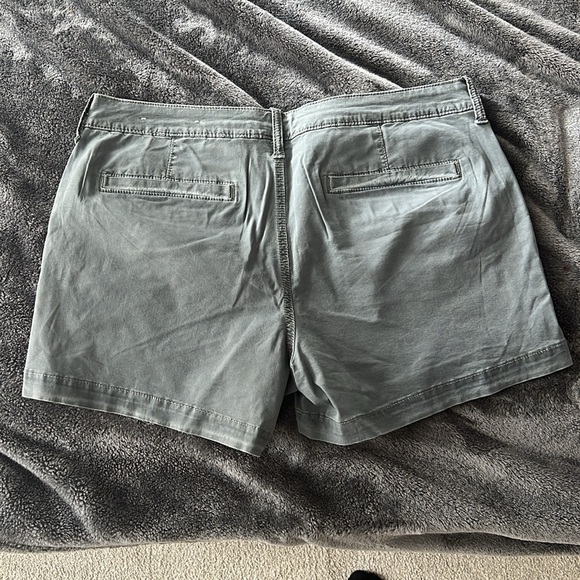 American Eagle Women’s Midi Short - Picture 4 of 4